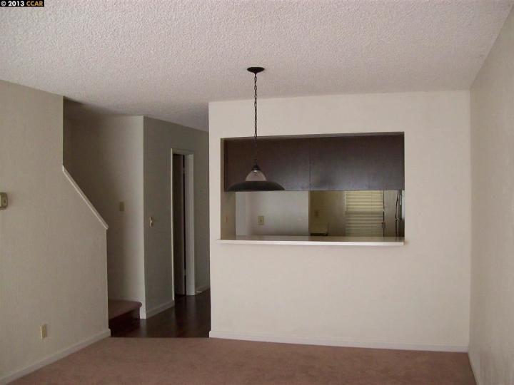 1071 Mohr Ln #D, Concord, CA, 94518-3757 Townhouse. Photo 3 of 5