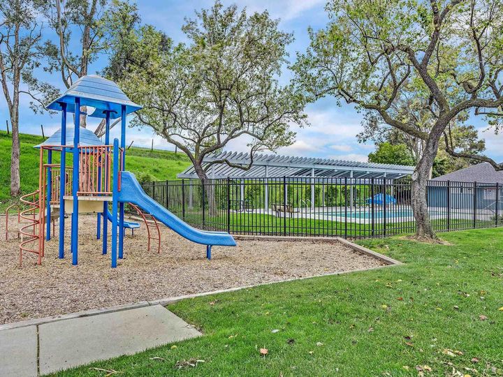1251 Spring Valley Cmn, Livermore, CA, 94551 Townhouse. Photo 23 of 25