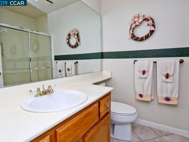 1367 Shell Ln, Clayton, CA, 94517 Townhouse. Photo 13 of 32