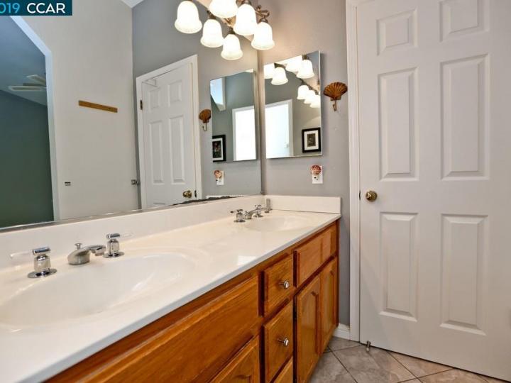 1367 Shell Ln, Clayton, CA, 94517 Townhouse. Photo 17 of 32