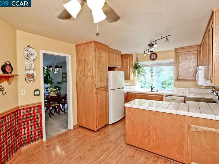 1367 Shell Ln, Clayton, CA, 94517 Townhouse. Photo 9 of 32