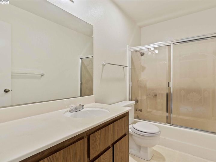 162 Shoreline Dr, Pittsburg, CA, 94565 Townhouse. Photo 13 of 30