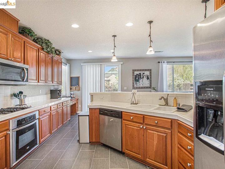 1704 Wilde Dr, Discovery Bay, CA | Ravenswood. Photo 13 of 34