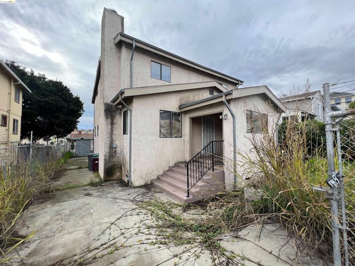 1739 E 22nd St, Oakland, CA | Highland Terrace. Photo 1 of 26