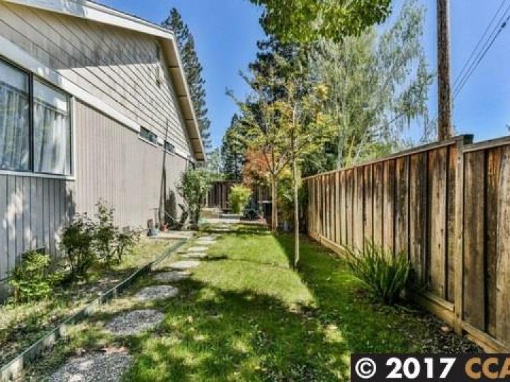 20 Donegal Way, Martinez, CA, 94553 Townhouse. Photo 19 of 24
