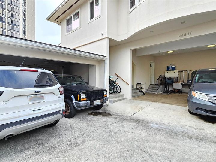 2023A Fern St Honolulu HI Multi-family home. Photo 16 of 24