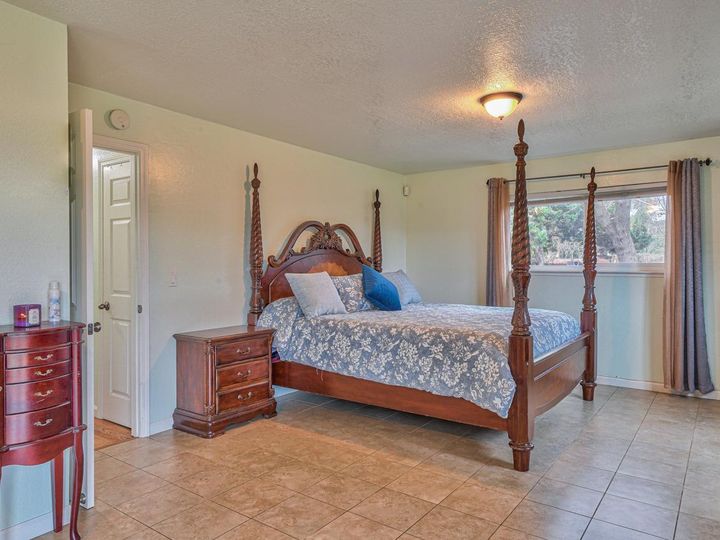 2040 Pacheco Pass Hwy, Gilroy, CA | . Photo 14 of 44