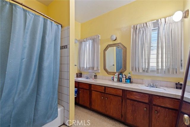 2085 W 29th Pl Los Angeles CA Multi-family home. Photo 11 of 19