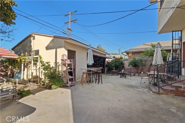 2085 W 29th Pl Los Angeles CA Multi-family home. Photo 16 of 19