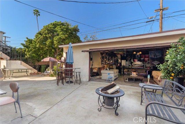 2085 W 29th Pl Los Angeles CA Multi-family home. Photo 17 of 19