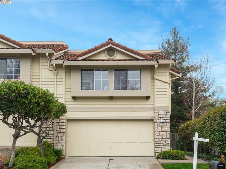 21132 Greenwood Cir, Castro Valley, CA, 94552 Townhouse. Photo 2 of 36