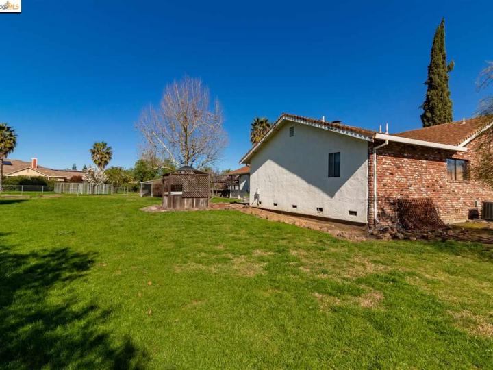 2151 Fairview Ave, Brentwood, CA | . Photo 25 of 32
