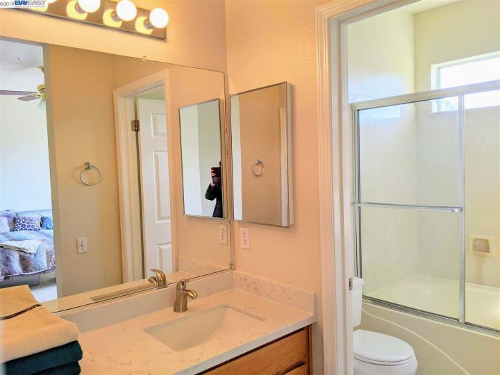 22689 Canyon Terrace Dr, Castro Valley, CA, 94552 Townhouse. Photo 11 of 20