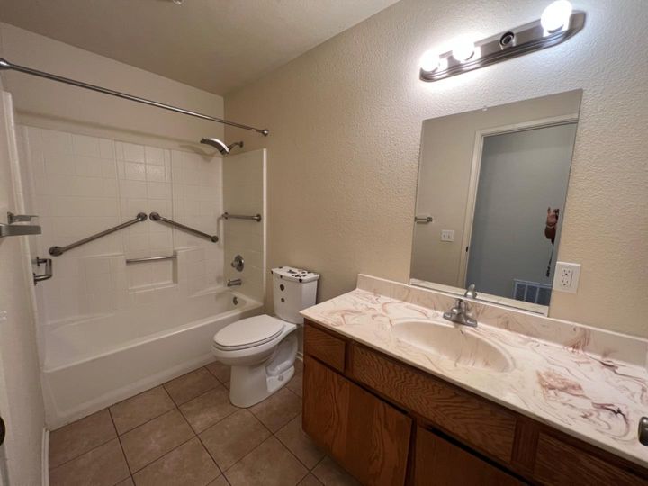 23 Altamont Dr, Watsonville, CA, 95076 Townhouse. Photo 10 of 13