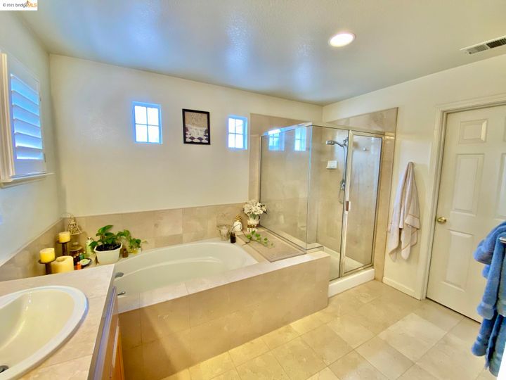 232 W Country Club Dr, Brentwood, CA | Shadow Lakes | No. Photo 26 of 40