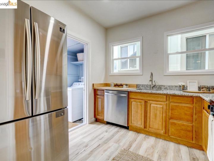 2378 E 24th St, Oakland, CA | Meadowbrook. Photo 16 of 35