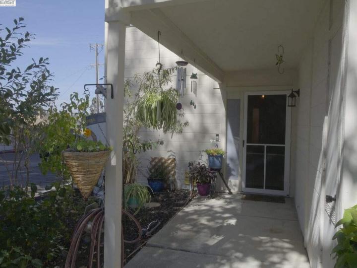 2878 Crystal Ct, Castro Valley, CA, 94546 Townhouse. Photo 1 of 28