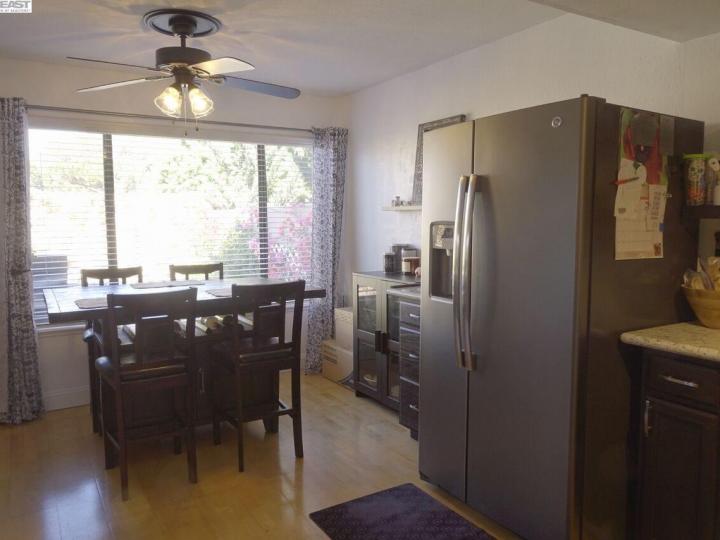 2878 Crystal Ct, Castro Valley, CA, 94546 Townhouse. Photo 16 of 28