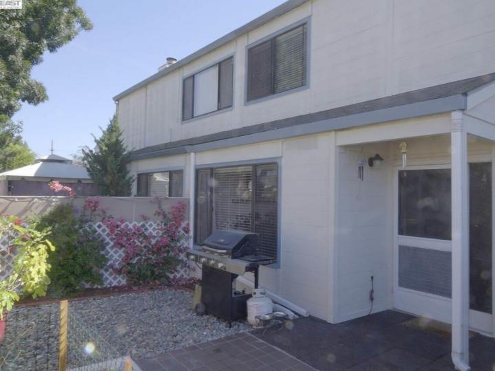 2878 Crystal Ct, Castro Valley, CA, 94546 Townhouse. Photo 26 of 28