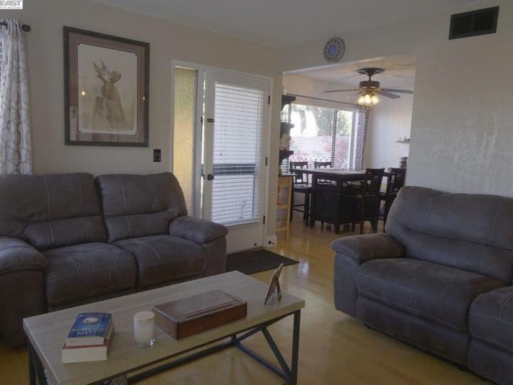 2878 Crystal Ct, Castro Valley, CA, 94546 Townhouse. Photo 7 of 28