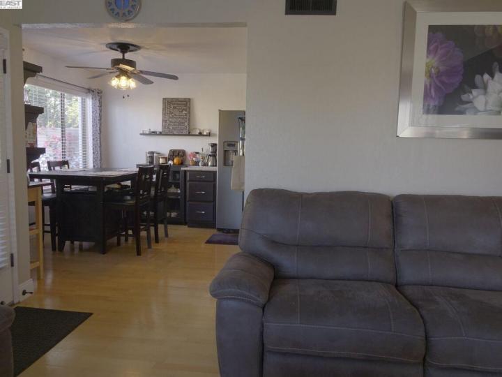 2878 Crystal Ct, Castro Valley, CA, 94546 Townhouse. Photo 9 of 28