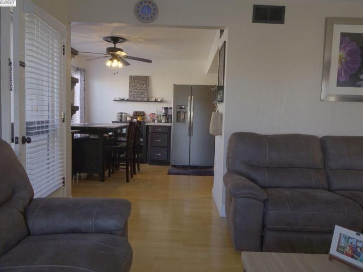 2878 Crystal Ct, Castro Valley, CA, 94546 Townhouse. Photo 10 of 28