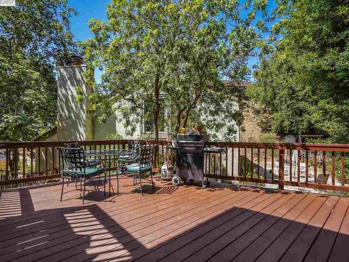 2922 Holyrood Dr, Oakland, CA | Piedmont Pines. Photo 11 of 30