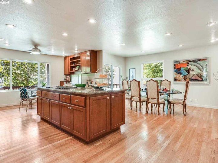 2922 Holyrood Dr, Oakland, CA | Piedmont Pines. Photo 17 of 30