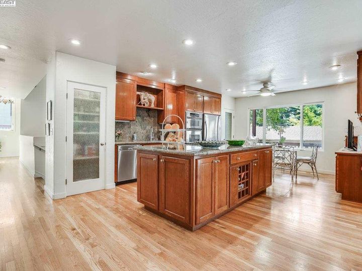 2922 Holyrood Dr, Oakland, CA | Piedmont Pines. Photo 18 of 30