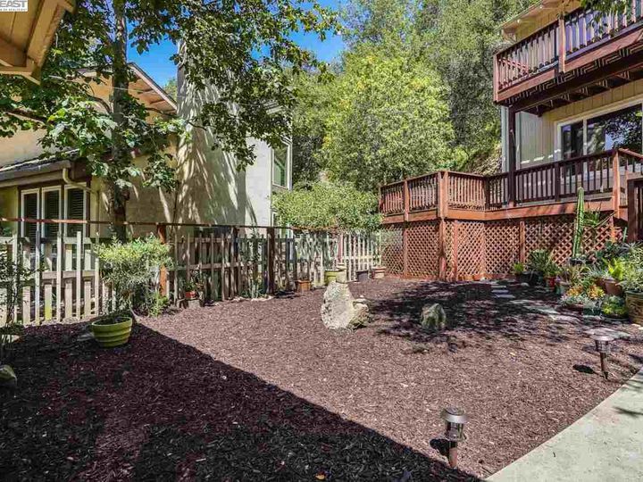 2922 Holyrood Dr, Oakland, CA | Piedmont Pines. Photo 7 of 30