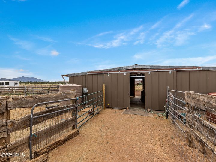 3123 N Spring Valley Rd, Parks, AZ | 5 Acres Or More. Photo 48 of 63