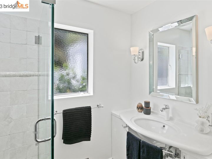 3381 Victor Ave, Oakland, CA | Redwood Heights. Photo 33 of 50