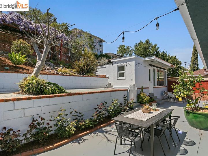 3381 Victor Ave, Oakland, CA | Redwood Heights. Photo 41 of 50