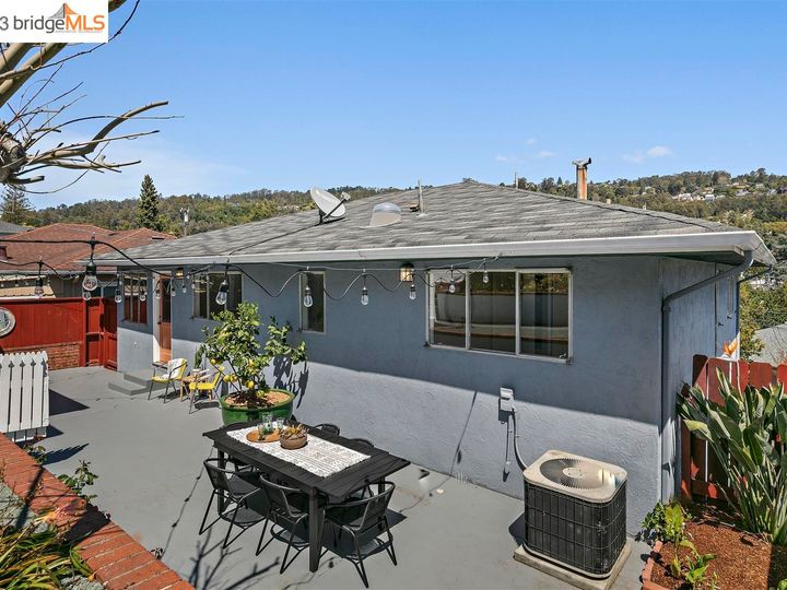 3381 Victor Ave, Oakland, CA | Redwood Heights. Photo 43 of 50