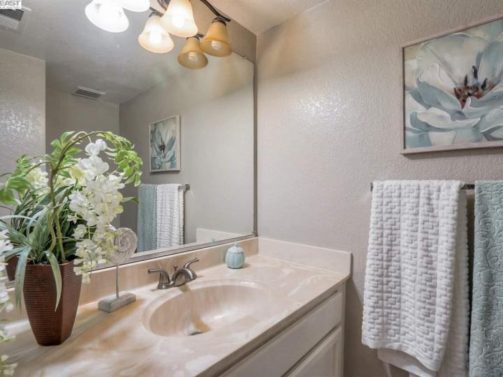 34760 Jovan Ter, Fremont, CA, 94555 Townhouse. Photo 31 of 37