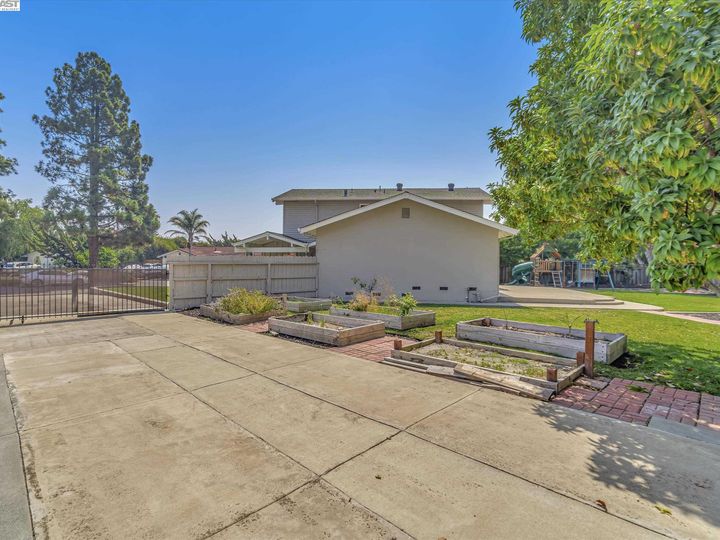 35048 Donegal Ct, Newark, CA | The Lake. Photo 46 of 49