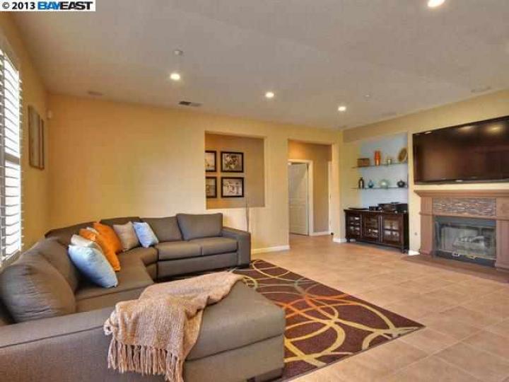 35252 Britton Hill Ter, Fremont, CA | Niles Station. Photo 9 of 22