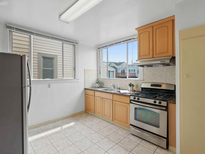 357 Wilde Ave, San Francisco, CA | Outer Richmond. Photo 9 of 40