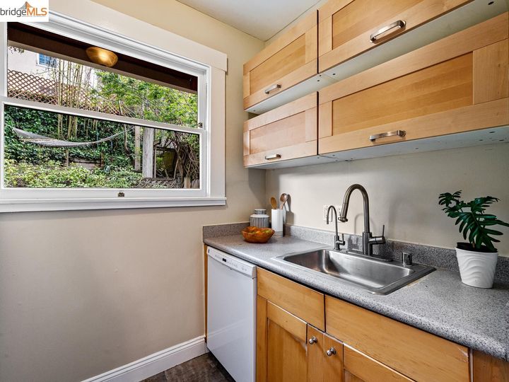 370 Oakland Ave, Oakland, CA | Adams Point. Photo 22 of 54