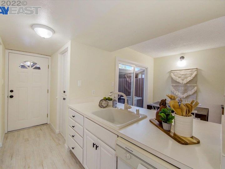 3936 Mulberry Dr #B, Concord, CA, 94519 Townhouse. Photo 11 of 48