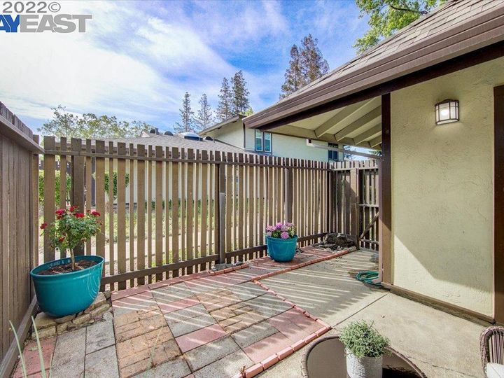 3936 Mulberry Dr #B, Concord, CA, 94519 Townhouse. Photo 29 of 48
