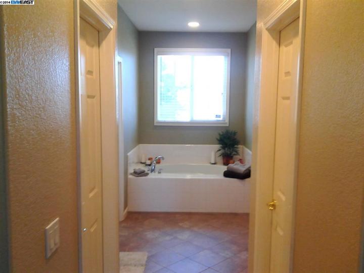 4302 Glenhaven Dr, Tracy, CA | Meadow Brook. Photo 17 of 28