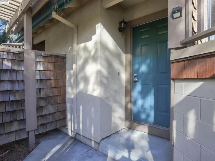 43167 Mayfair Park Ter, Fremont, CA, 94538 Townhouse. Photo 2 of 28