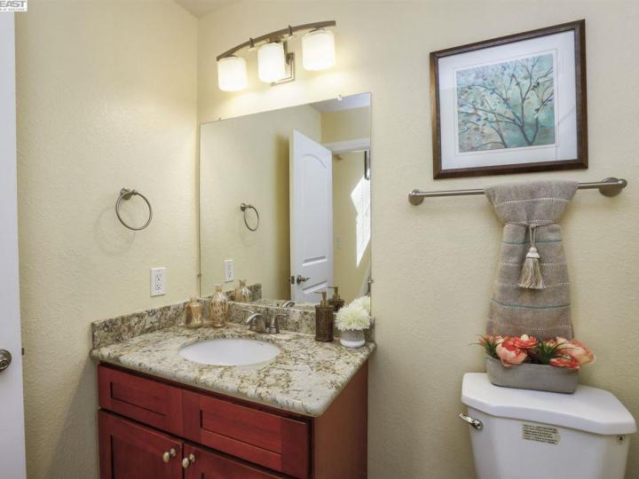 43167 Mayfair Park Ter, Fremont, CA, 94538 Townhouse. Photo 11 of 28