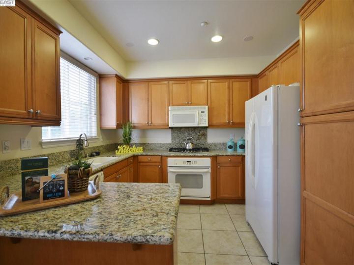 43267 Umbria Ter, Fremont, CA, 94539 Townhouse. Photo 14 of 35