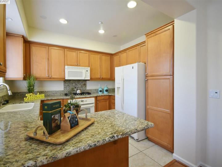 43267 Umbria Ter, Fremont, CA, 94539 Townhouse. Photo 15 of 35