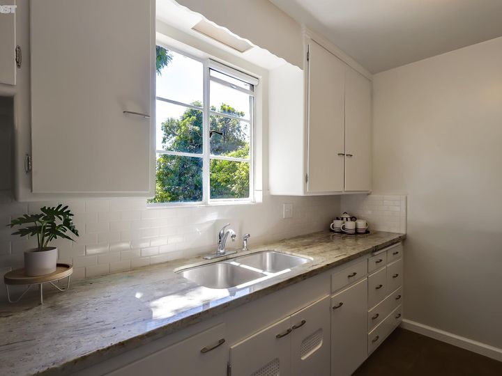 4433 Tompkins Ave, Oakland, CA | Redwood Heights. Photo 12 of 31