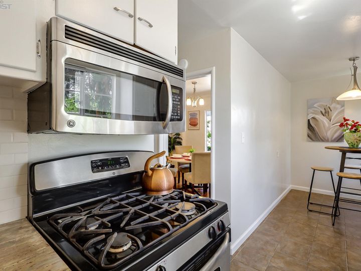 4433 Tompkins Ave, Oakland, CA | Redwood Heights. Photo 13 of 31