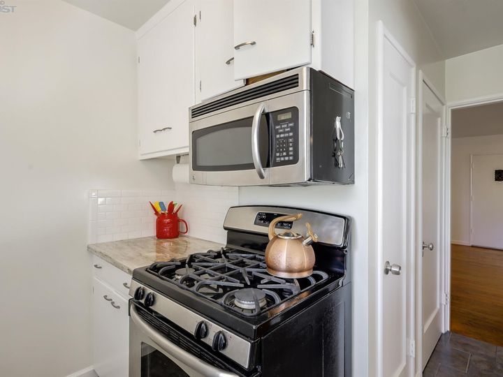 4433 Tompkins Ave, Oakland, CA | Redwood Heights. Photo 14 of 31