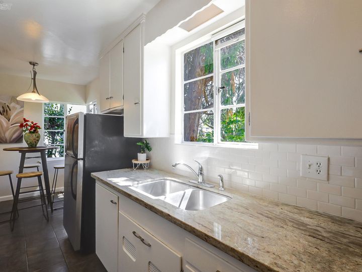 4433 Tompkins Ave, Oakland, CA | Redwood Heights. Photo 15 of 31